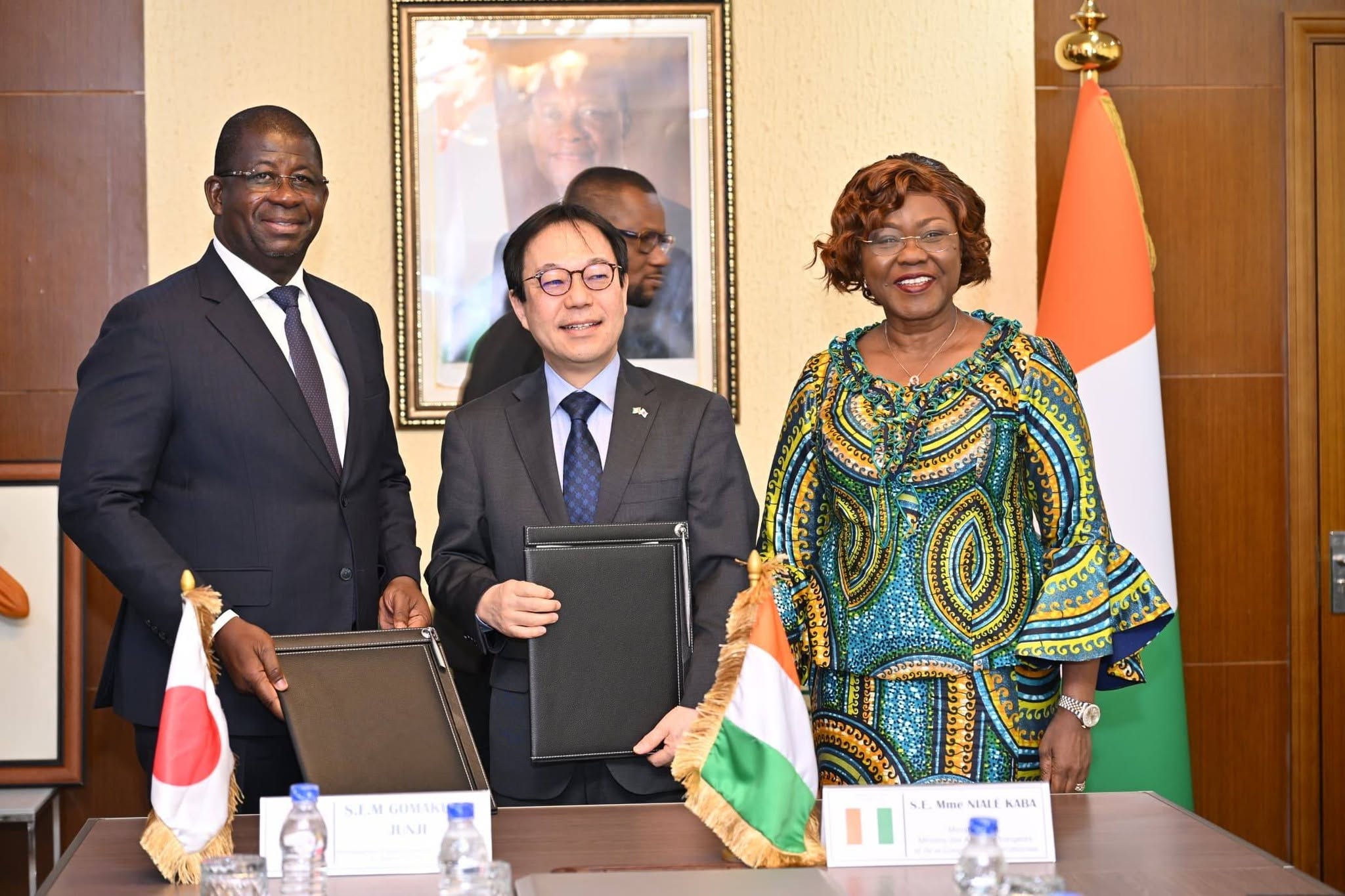 LA CÔTE D'IVOIRE ET LE JAPON SIGNENT UN ACCORD POUR AMÉLIORER LES ÉQUIPEMENTS D'ENTRETIEN ROUTIER