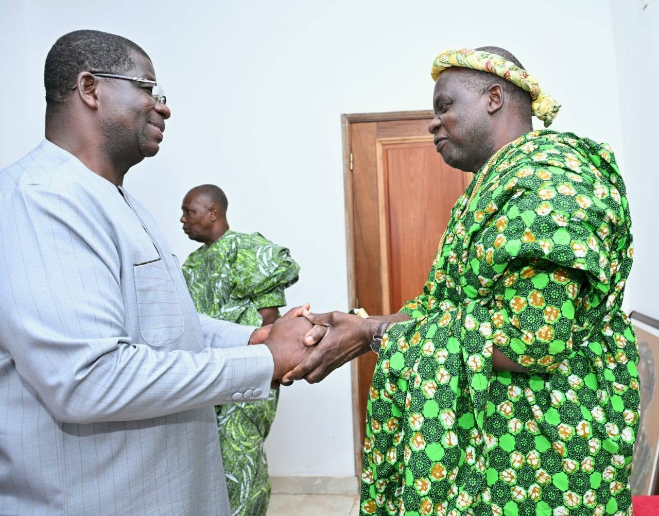RENFORCEMENT DES LIENS FRATERNELS : LE MINISTRE YACOUBA HIEN SIÉ REÇU PAR LE ROI DES ABOURÉ EHIVET