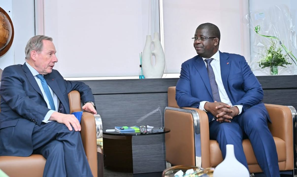 COOPÉRATION FRANCO-IVOIRIENNE : LE MINISTRE ÉCHANGE AVEC UNE DÉLÉGATION DE L'AMBASSADE DE FRANCE